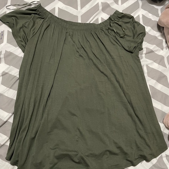 off the shoulder long flowy shirt - Picture 2 of 3